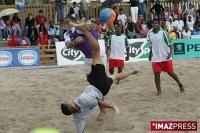 Le sport est sur le sable