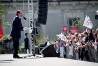 Hollande arrive en tête au premier tour et l'emporte largement au second