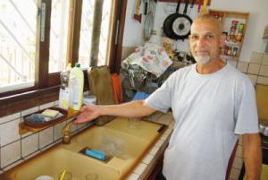 ''Je prends ma douche à l'Anse des Cascades''