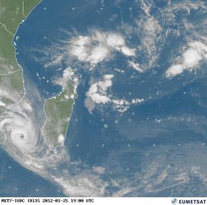 Funso est à 1680 Km de la Réunion