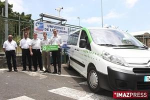 Un taxibus entre le Moufia et la Technopole