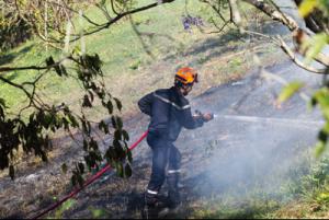 Deux départs de feu chemin Moka, trois à la Rivière-des-Pluies